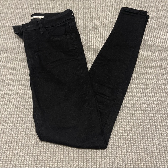 Levi’s Women’s 720 High-Rise Super-Skinny Jeans in Blackest Night (24) - Picture 2 of 6